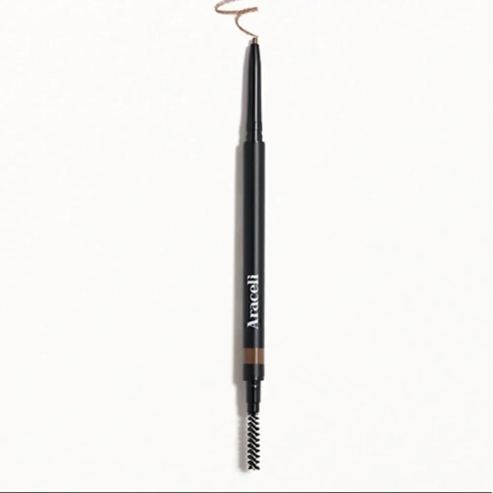 ARACELI BEAUTY
Bebé Brow Pencil in Blonde/Rubio plus Ipsy bag all new never used